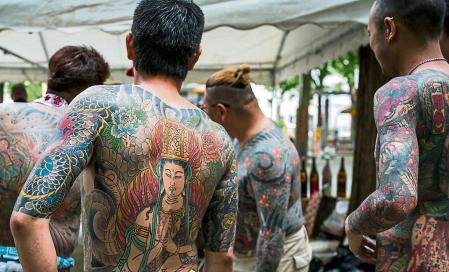 Tatuajes y moda: Cómo los tatuajes se han convertido en una declaración de estilo tatuajes y moda